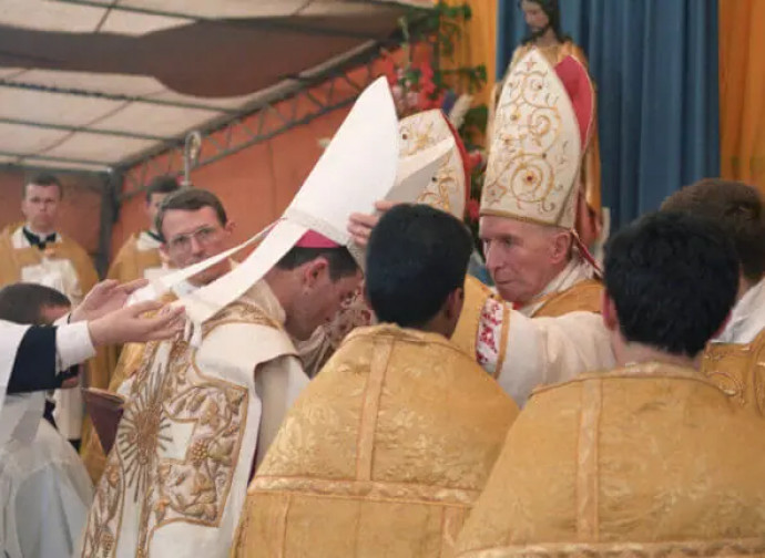 imposition mitre mgr fellay
